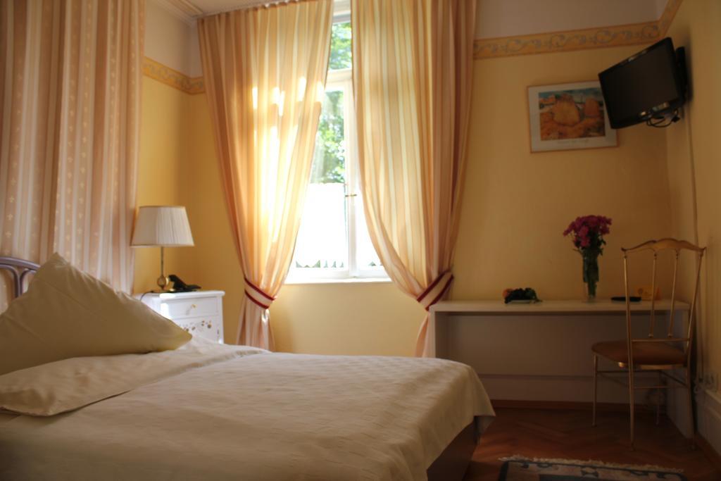 Hotel Waldfriede Дармщат Стая снимка