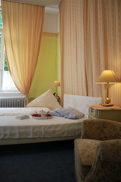 Hotel Waldfriede Дармщат Стая снимка